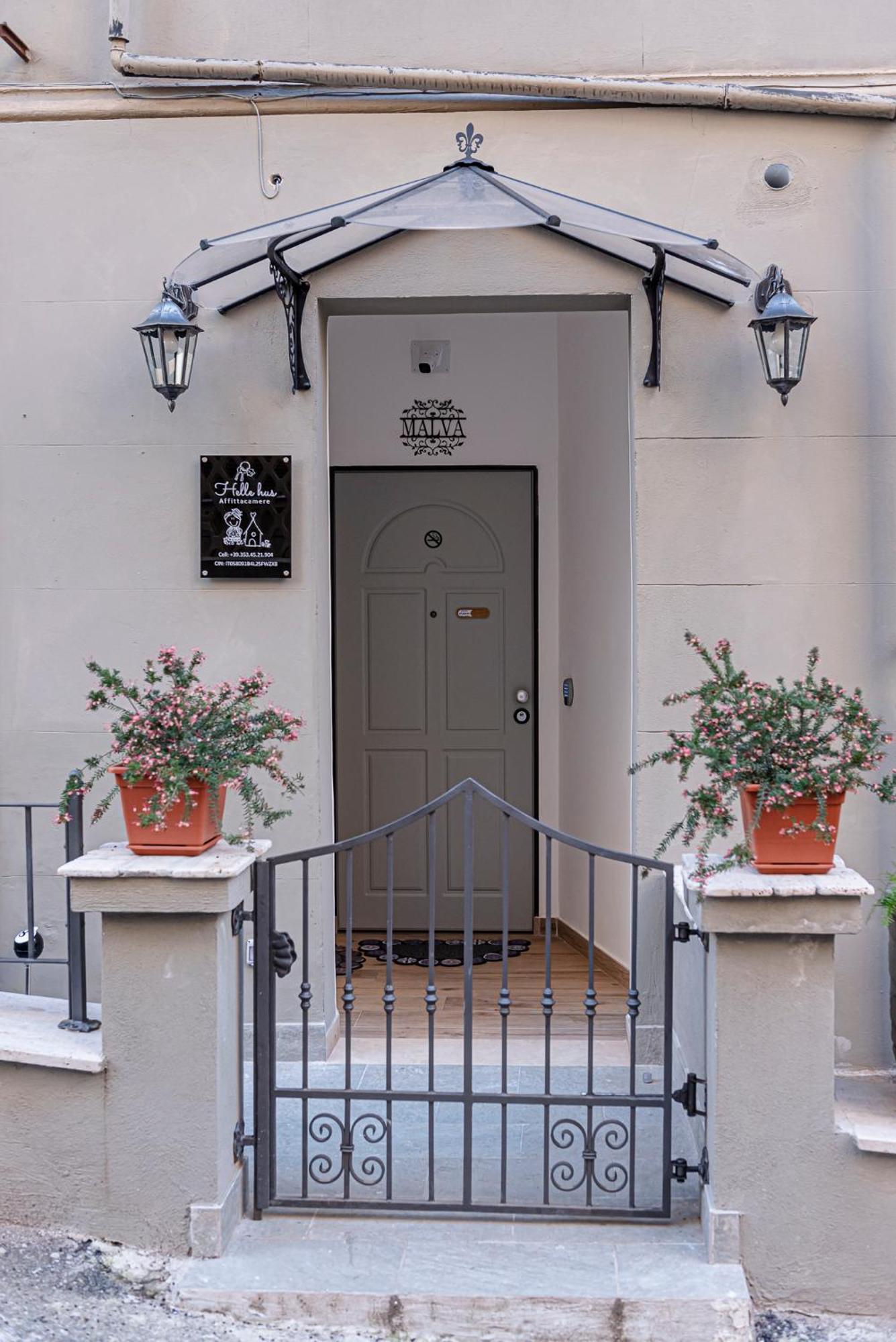Helle Hus Guest House - 200M From Piazza Bologna Metro And 10 Minutes From The Colosseum Exteriér fotografie